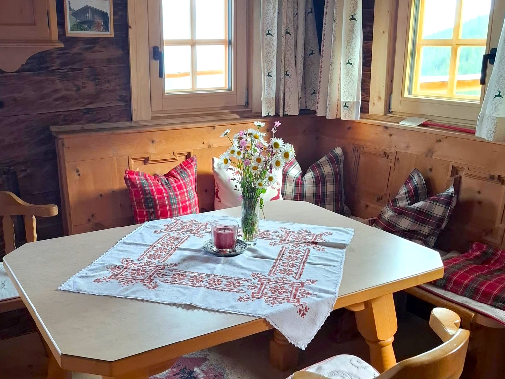 Loachhtte Jaggler im Zillertal ... die gemtliche Stube